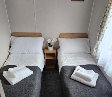Camber House | Modern Caravan - Park Dean-Camber Sands - sleeps 6- ENTERTAINMENT PASSES NOT INCLUDED