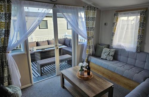 Camber House | Modern Caravan - Park Dean-Camber Sands - sleeps 6- ENTERTAINMENT PASSES NOT INCLUDED