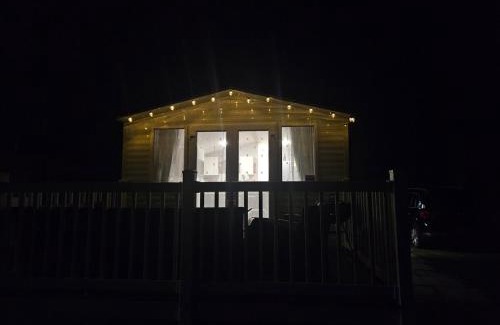 Camber House | Modern Caravan - Park Dean-Camber Sands - sleeps 6- ENTERTAINMENT PASSES NOT INCLUDED