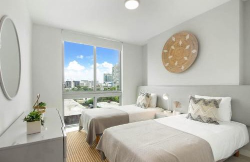 Northeast Miami Apartment | Modern Central 2-bedroom 2-bathroom Pool Parking