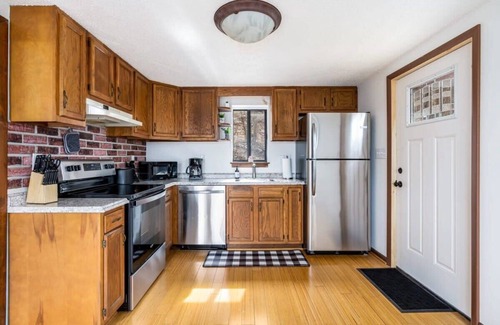 Ridgeway Ski Chalet | Modern Chalet w Hot Tub, Large Deck, Grill & WiFi