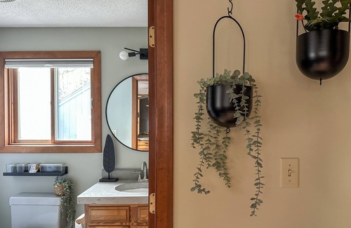 Silver Lake Ski Chalet | Modern chalet, walk to swimming and playground, perfect for families