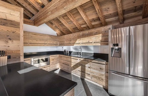 Meribel Village Ski Chalet | Modern Chalet with Jacuzzi, Sauna & Prime Location Near Ski Lifts