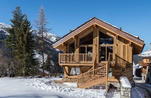 Meribel Village Ski Chalet | Modern Chalet with Jacuzzi, Sauna & Prime Location Near Ski Lifts