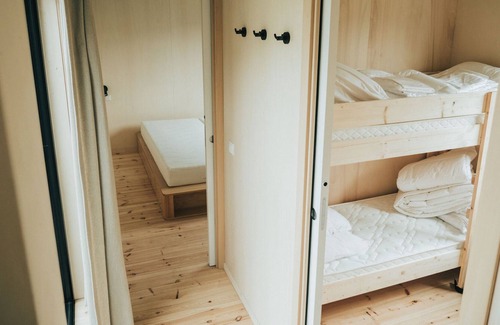 Ouddorp Cottage | Modern chalet with terrace, located in a holiday park 800 m. from the beach