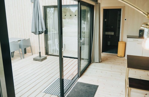 Ouddorp Cottage | Modern chalet with terrace, located in a holiday park 800 m. from the beach