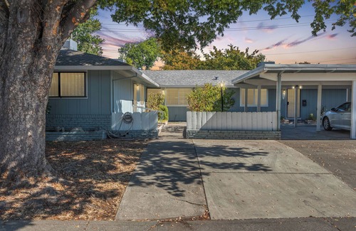 Stockton House | MODERN CHIC/2bed1bath Hideaway/NEW Remodel