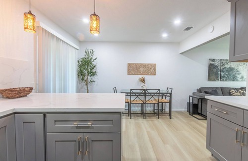 Stockton House | MODERN CHIC/2bed1bath Hideaway/NEW Remodel