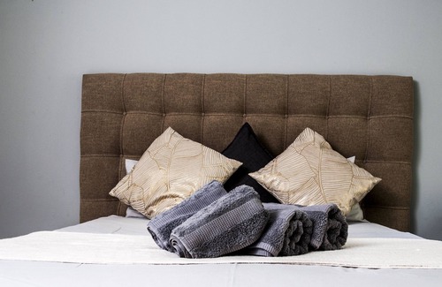 Sandown Apartment | Modern chic self catering in Morningside Sandton