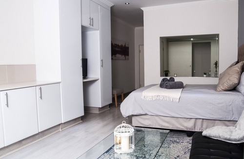 Sandown Apartment | Modern chic self catering in Morningside Sandton
