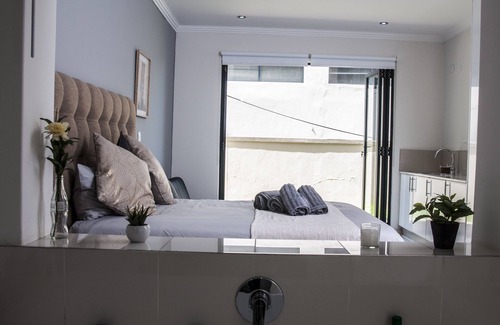 Sandown Apartment | Modern chic self catering in Morningside Sandton