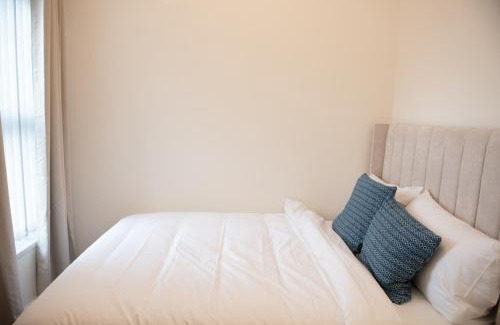 Newcastle-upon-Tyne Apartment | Modern City Living, 1km from the Heart of Town!