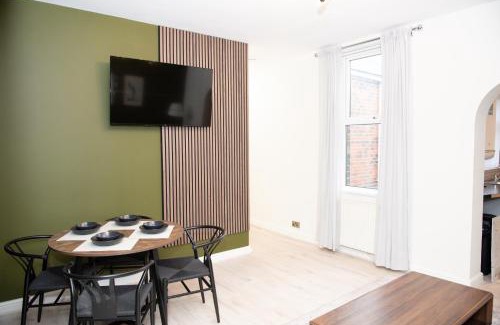 Newcastle-upon-Tyne Apartment | Modern City Living, 1km from the Heart of Town!