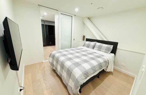 Te Aro Apartment | Modern City Living with the Harbour Views