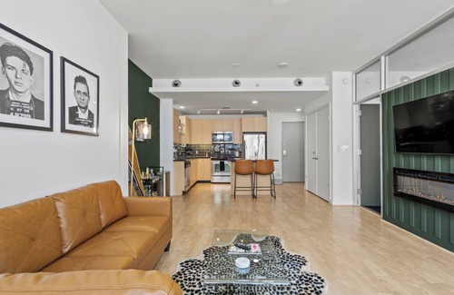 Downtown Dallas Apartment | Modern City Views Downtown Dallas 1-bedroom Condo Free Parking, Gym, Pool