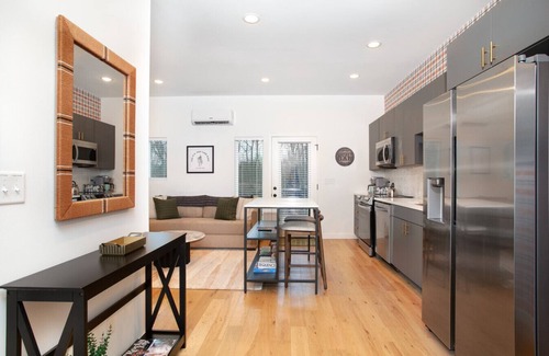 Knoxville Apartment | Modern Cityscape - Downtown Knoxville