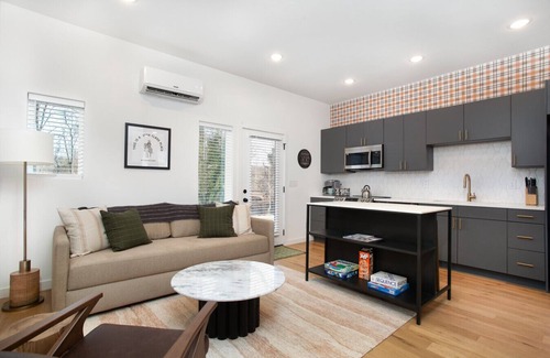 Knoxville Apartment | Modern Cityscape - Downtown Knoxville