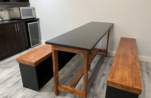 West Abbotsford House | Modern Clean Roomy family escape! up to 8 guests