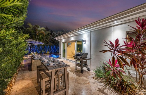 Bel Air House | Modern Coastal Style Walk To Beach Heated Pool Tranquility Ocean Mist Key Resldences