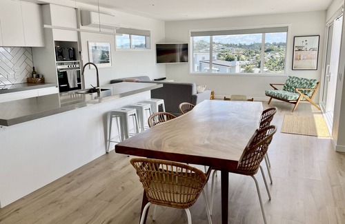 Manly House | Modern Coastal Family Home in Stanmore Bay!