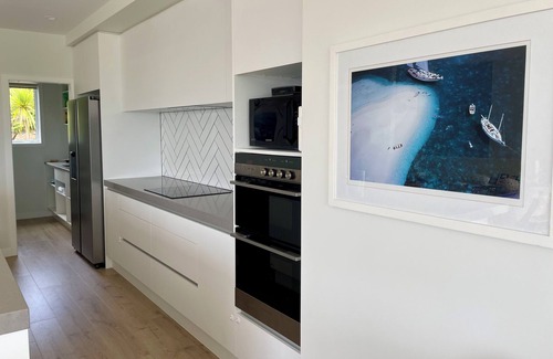 Manly House | Modern Coastal Family Home in Stanmore Bay!