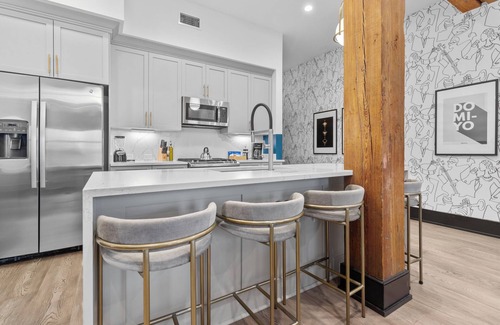 Central Business District Hotel | Modern Comfort Downtown– Pool, Gym, Game Room, Luggage Lockers & More