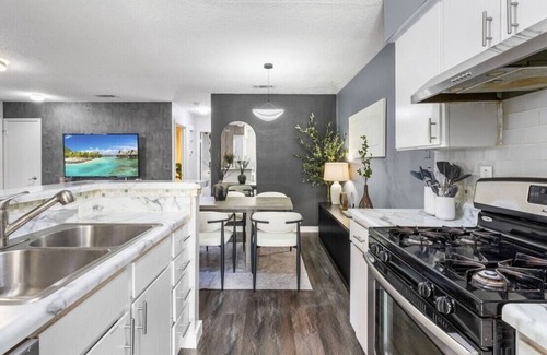 McKinney House | Modern Comfort Near Heart of Downtown Austin