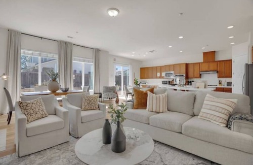 Brentwood House | Modern Comfort: Rose Garden Edition
