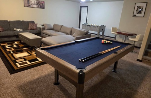 Fargo House | Modern Comfortable, spacious 4-bedroom building in lovely Fargo