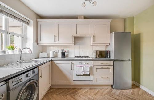 Bedford Apartment | Modern & Comfortable with Free Parking