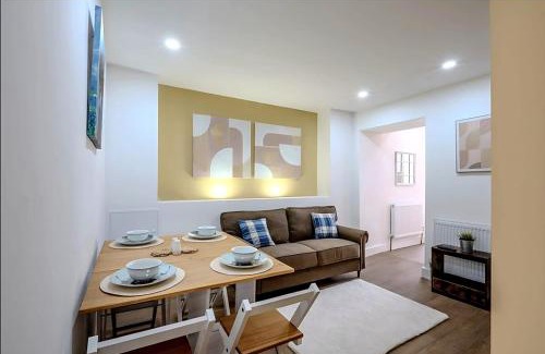Margam House | Modern Comforts – 4 Bedroom Home for Work & Play