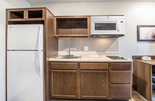 Bellflower Hotel | Modern Comforts in a Charming Locale! Full Kitchen, Pets Allowed, Free Parking!