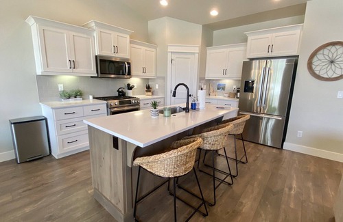 Meridian House | Modern Comfy 3BR house near the Village + Downtown