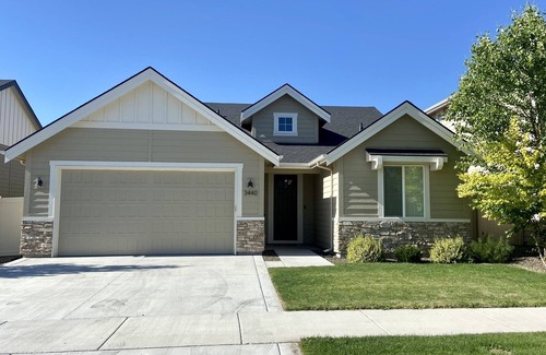 Meridian House | Modern Comfy 3BR house near the Village + Downtown