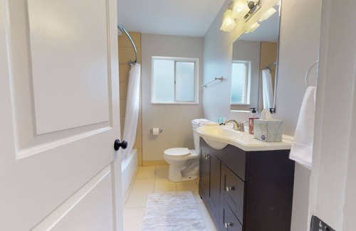 Drayton Plains Apartment | Modern condo in Royal Oak