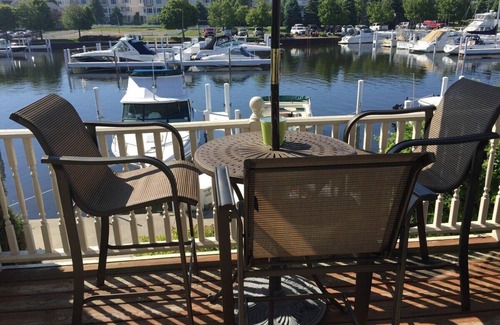 Manistee Condo | Modern Condo w/Harbor views and Community Pool