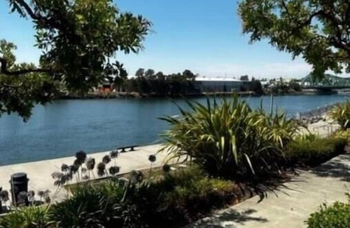 Alameda Condo | Modern Condo With Estuary Views-Monthly Discount!