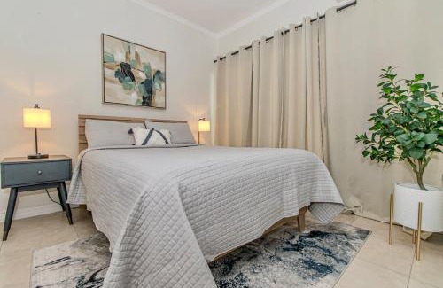New Kingston Apartment | Modern Condo with Pool New Kingston