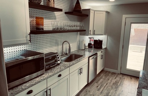 Arlington House | "Modern Contemporary" (912)Walk to ATnT - Globe Life -Texas Live and more!