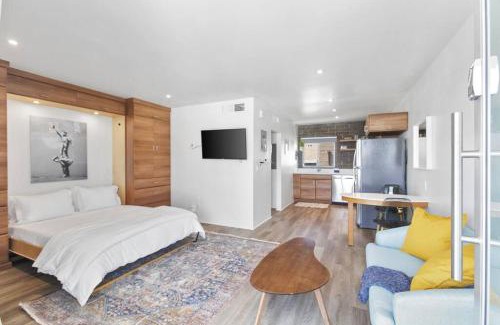 Roosevelt Apartment | Modern Contemporary Living in DTPH - Poolside.