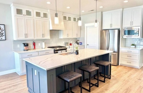 Southwest Ada County Alliance House | Modern & Conveniently located spacious 4-bedroom house in Boise/Meridian area