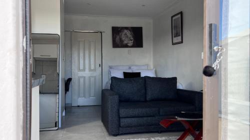 King William's Town Apartment | Modern & Cosy Apartments with Scenic Sunset Views