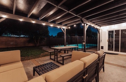 Canoga Park House | Modern Cottage Home Away from Home