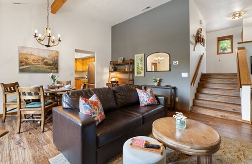 Flagstaff Condo | *Modern Country Club Condo*A/C*Back Deck*Xbox*Pet friendly*