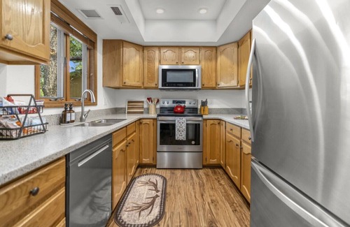 Flagstaff Condo | *Modern Country Club Condo*A/C*Back Deck*Xbox*Pet friendly*