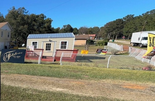 Macon County House | Modern Country Living in Historic Tuskegee in the city Limits.
