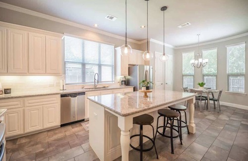 Lewisville House | Modern & Cozy 3-Bedroom Home close to DFW Airport