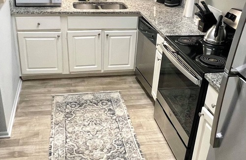 Brandon Apartment | Modern & Cozy Apt Tampa! - Great location W/D, Full Kitchen, Toiletries included