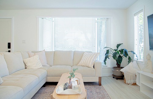 Sappertown House | Modern Cozy Family Home-3 bedroom, Free Parking-Walk to Restaurants-RC Hospital