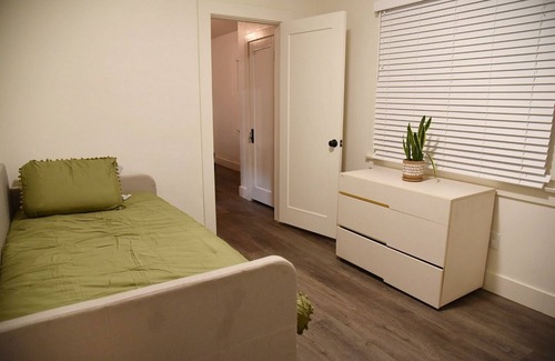 Riverside House | Modern & Cozy Family Home in Wood Streets of Riverside